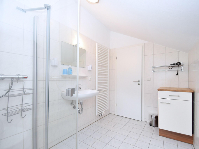 Bathroom 3, Separate Wohnungen mit Balkon an der Skipiste, Waldeck-Frankenberg