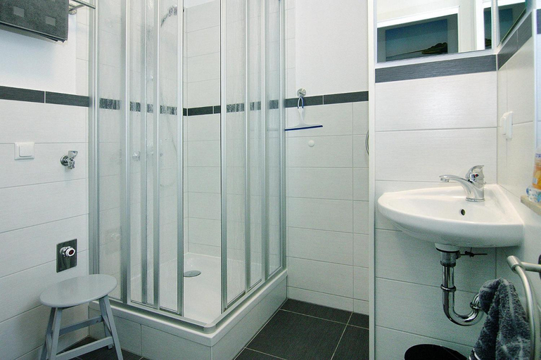 Bathroom 3, Doppelhaushalfte Dock No. 7.0 in Zirchow, Vorpommern-Greifswald