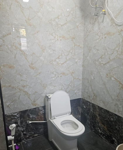 Bathroom 3, MM Beach House, Kancheepuram