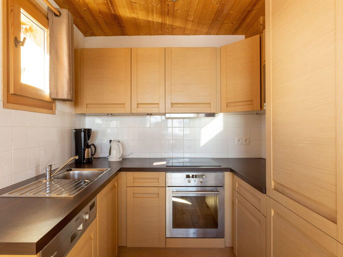 Others 3, Snowy Chalet w Views, Haute-Savoie