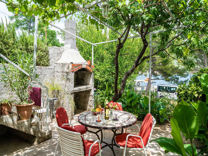 Food & Drinks 4, Apartments Zarac, Pojezerje