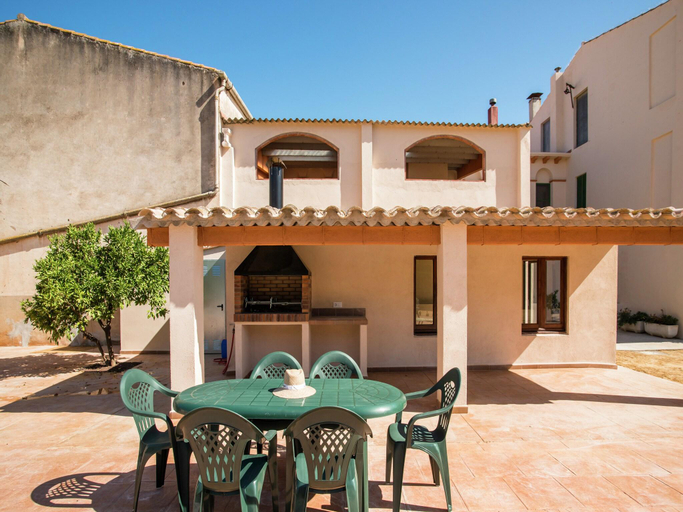 Others 5, Holiday Home in St Pere Pescador with Pool, Girona