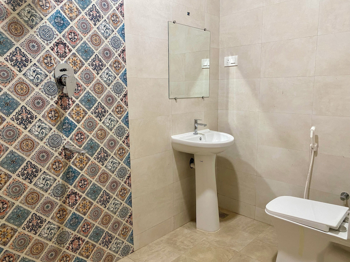 Bathroom 3, Serene Guest House, Viluppuram