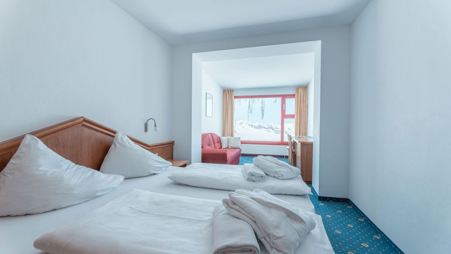 Bedroom 3, Glacier Hotel Grawand, Bolzano