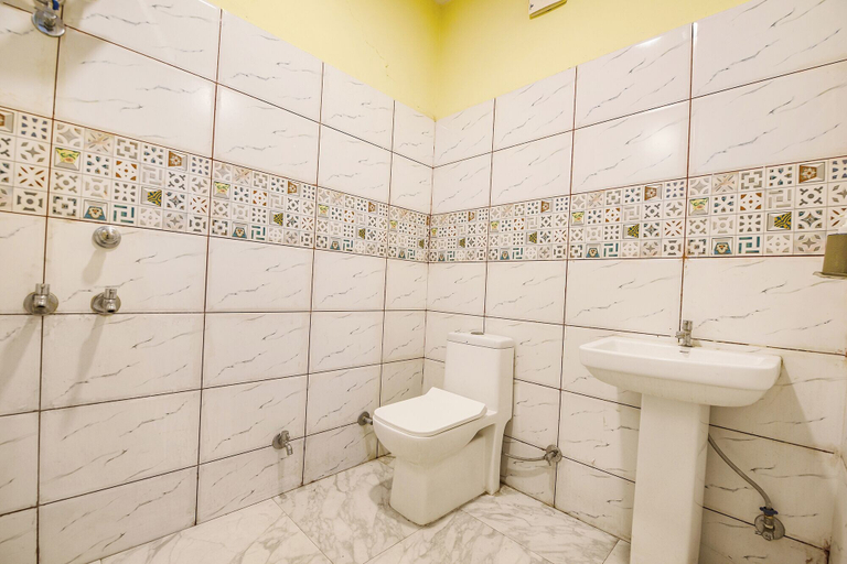 Bathroom 4, Fabhotel High View, Faridabad