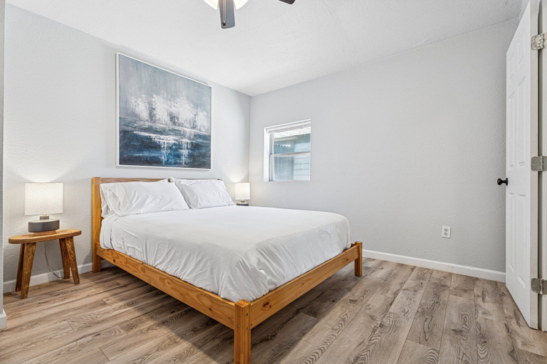 Room 2, OKC 6BR Pet-friendly Near Penn Square 60, Oklahoma