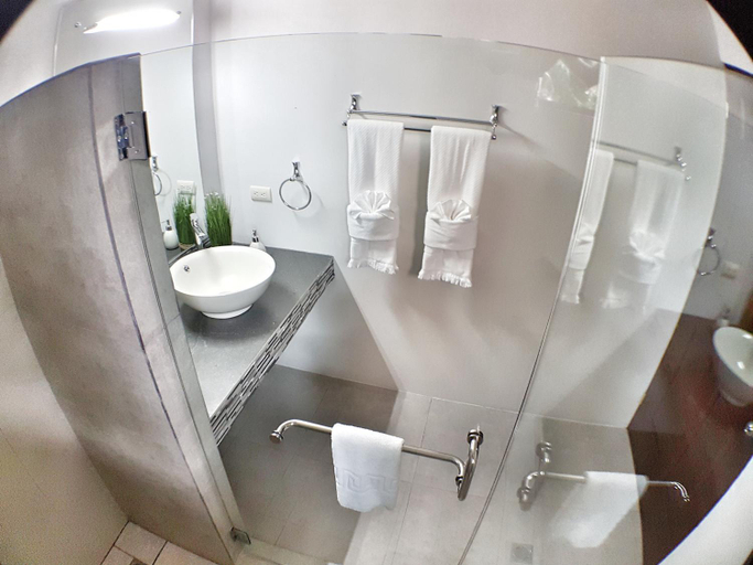 Bathroom 5, Yellow Tree Suites, San Carlos