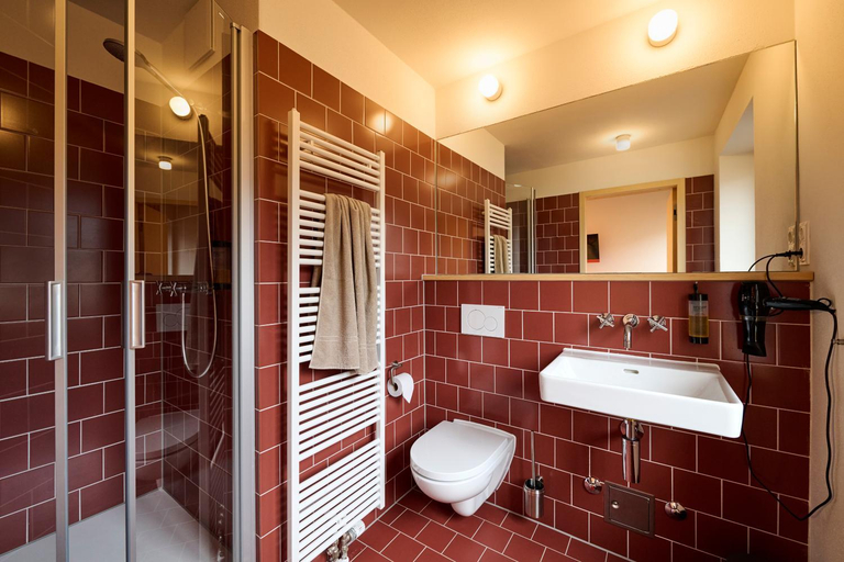 Bathroom 5, Schwarzes Kreuz Gasthaus Pension, Kronach