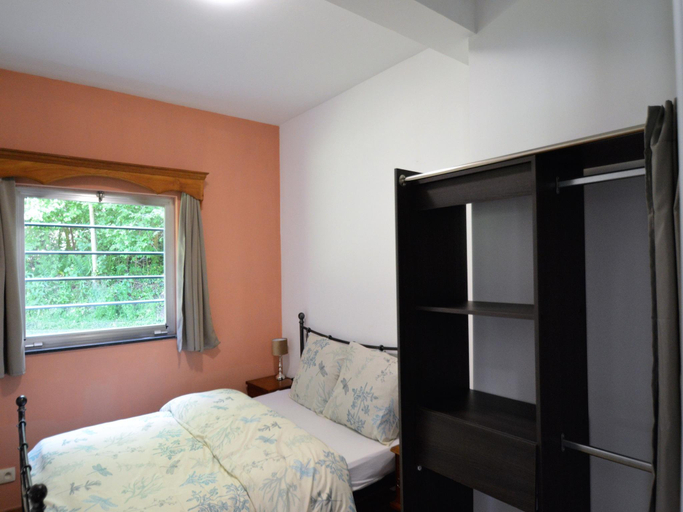 Bedroom 2, Nature Retreat by the Lakes, Namur