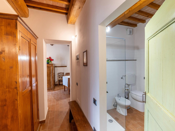 Bathroom 3, Apartment in Furlo with Saltwater Pool, Pesaro E Urbino