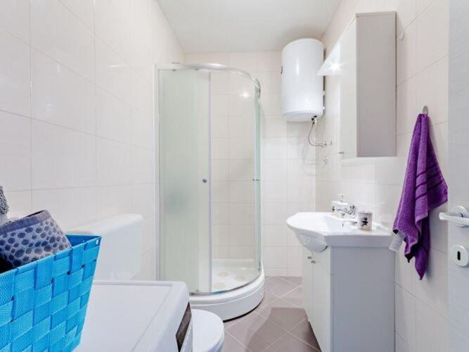 Bathroom 1, Apartment Anamaris ST - One Bedroom Apartment with Terrace and Sea View, Blaca