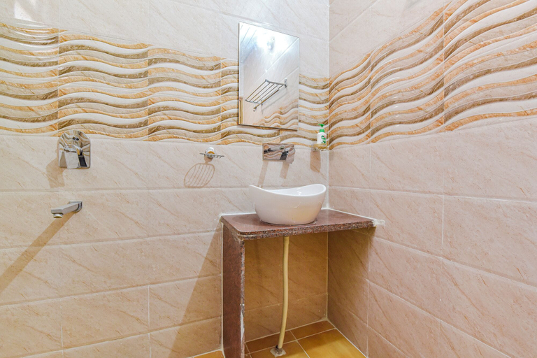 Bathroom 3, Fabhotel Aarogya Residency, Garhwal