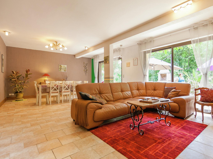 Others 5, Spacious farmhouse with pool, Dordogne