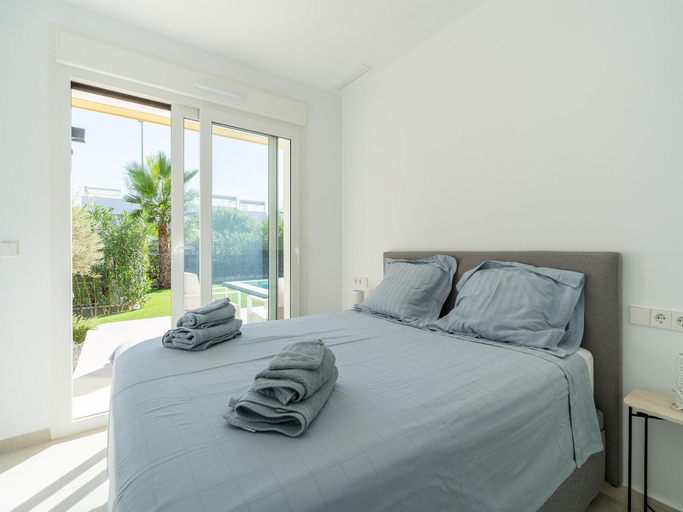 Others 4, Elegant Home with Pool, Alicante