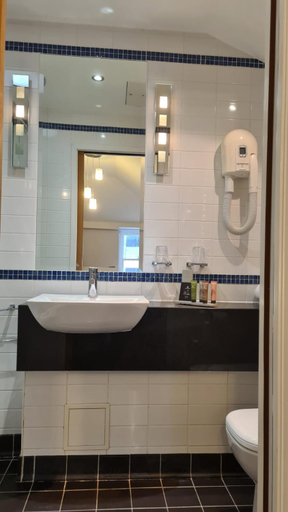 Bathroom 4, Legends Hotel, Brighton and Hove