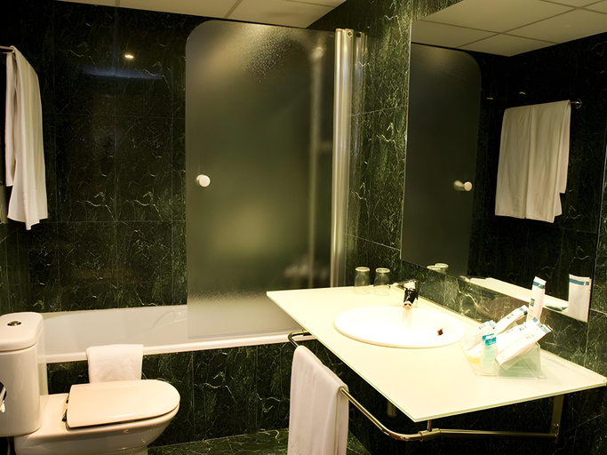 Bathroom 4, Berenguer IV, Tarragona