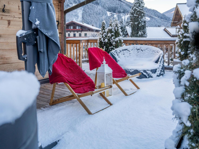 Garden, Chalet in Neukirchen near Ski Arena Wildkogel, Zell am See