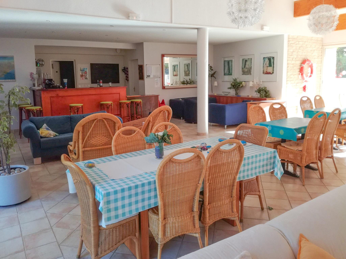 Food & Drinks 2, Villa in Provence with Private Pool Tennis, Var