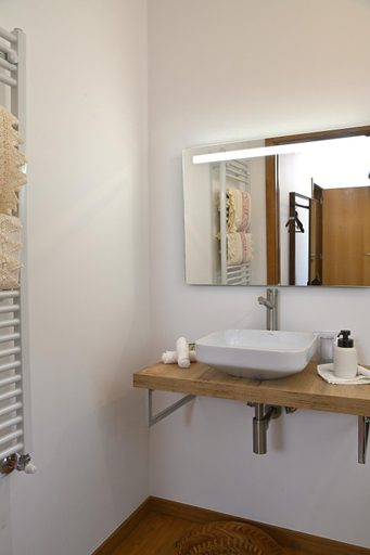 Bathroom 4, Quinta da Aldeia Nova, Arganil