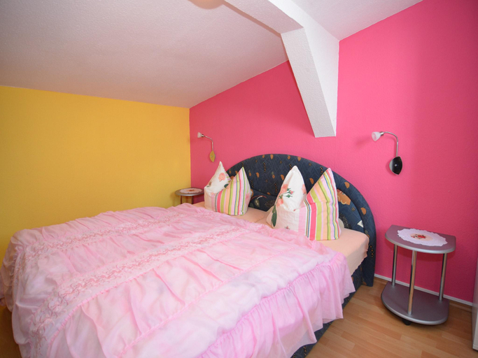 Bedroom 2, Neustadt 2BR with Garden, Ilm-Kreis