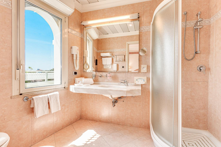 Bathroom 3, Hotel Gambrinus, Ravenna