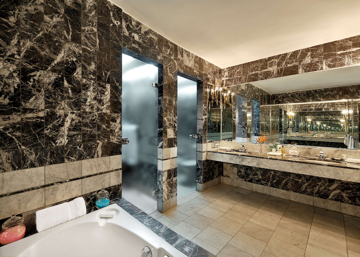 Bathroom 5, Hilton Yaounde, Mfoundi