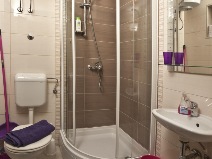 Bathroom 4, Holiday home Ingrid - Four Bedroom Holiday Home with Pool, Okrug