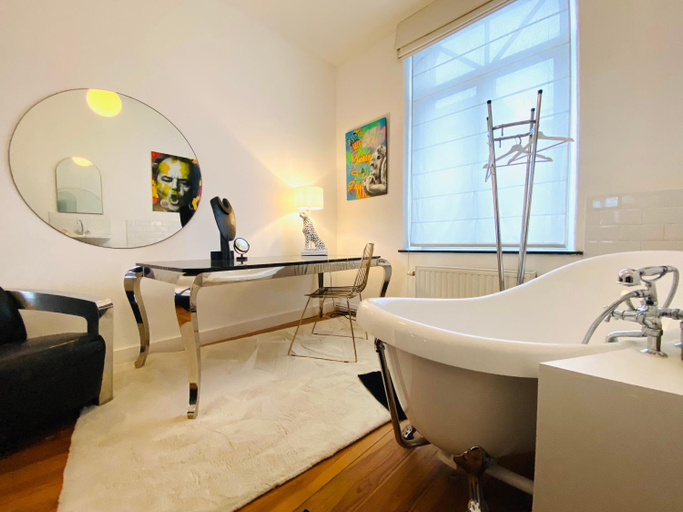 Bathroom 2, Maison VCB Ciney - Hotel Particulier de 1820, Cœur de Ville, Parc & Parking Prive, Namur