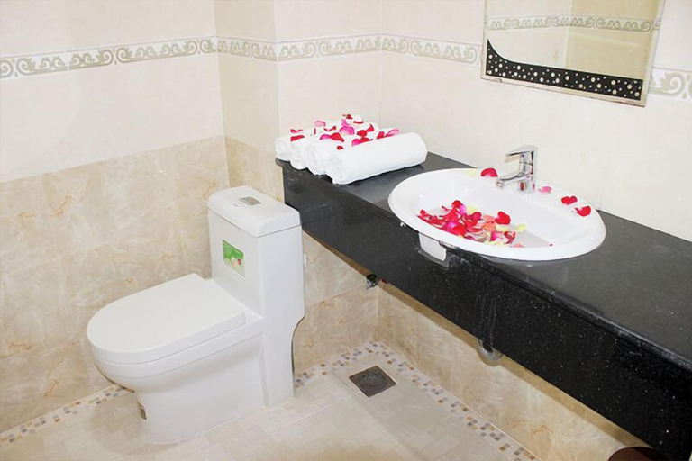 Bathroom, Ban Mai Hotel 66, Phan Thiết