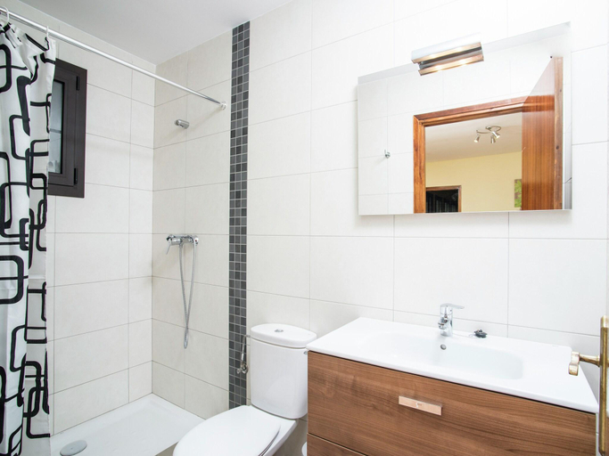 Bathroom 4, Holiday Home in St Pere Pescador with Pool, Girona