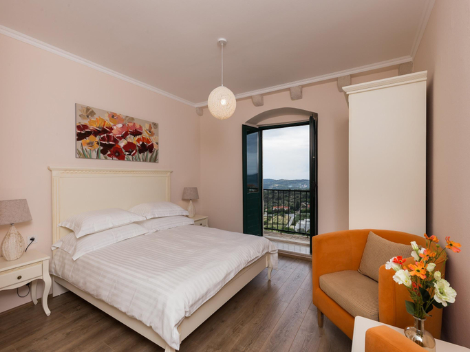 Bedroom 2, ApartmentRooms Savonari - Superior Double Room with Balcony and Sea View Soba 1, Pojezerje