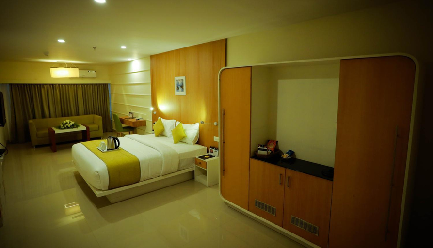Others 3, hotel emperor, Wayanad