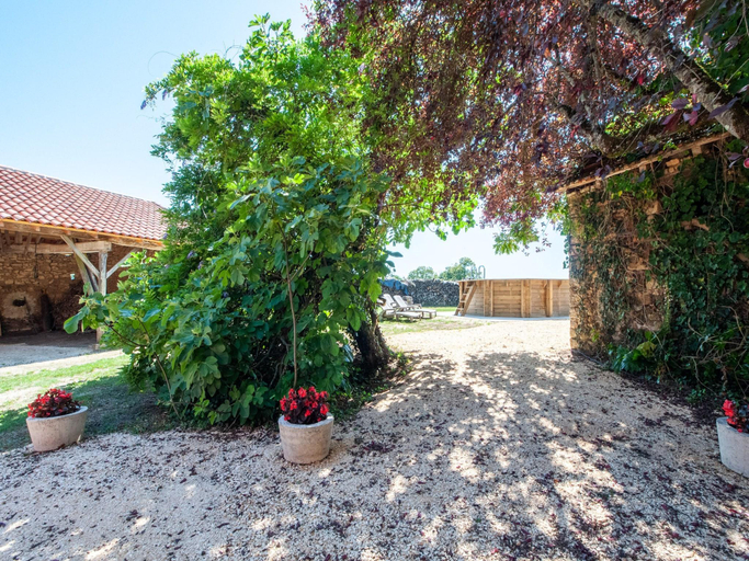 Others 4, Tranquil Escape in Loubejac, Dordogne