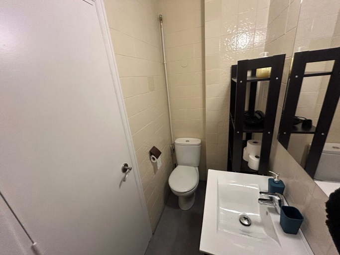 Bathroom 5, Habitaciones en Ferrocarril, Madrid