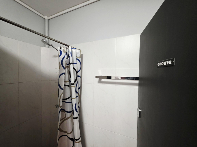 Bathroom 4, Panania Hotel, Sydney