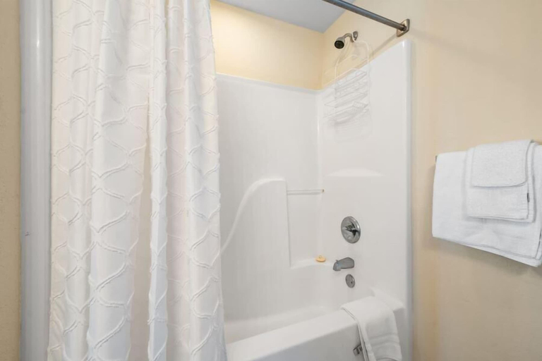 Bathroom 4, Crystal Tower 1907, Baldwin