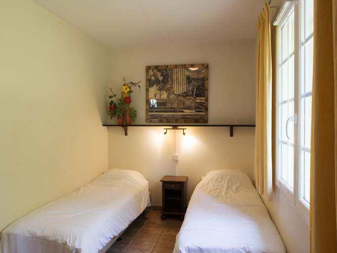 Bedroom 2, Luxury Villa in France with Pool and Garden, Deux-Sèvres
