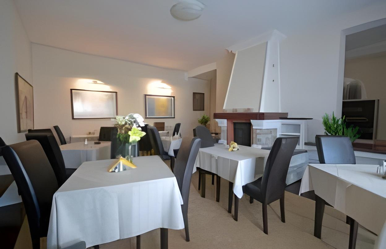 Food & Drinks 5, Philia Hotel