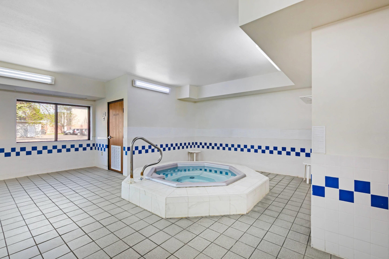 Bathroom 5, Quality Inn, Grand Forks