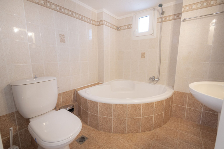 Bathroom 3, Marisol House by Rentalspro, Central Macedonia