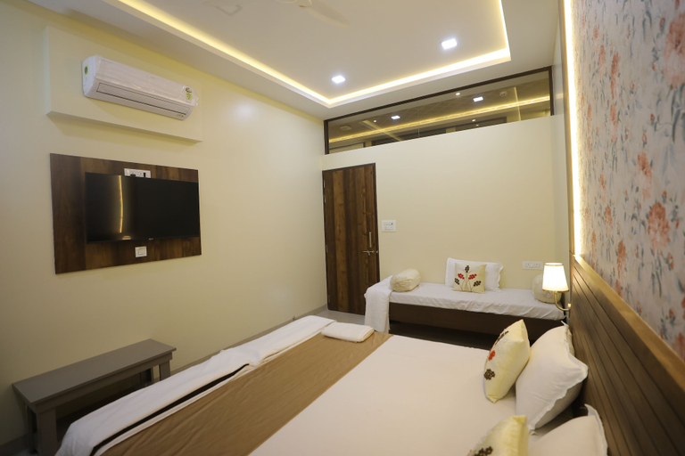 Bedroom 4, VL Patil Stays & Banquets, Gulbarga