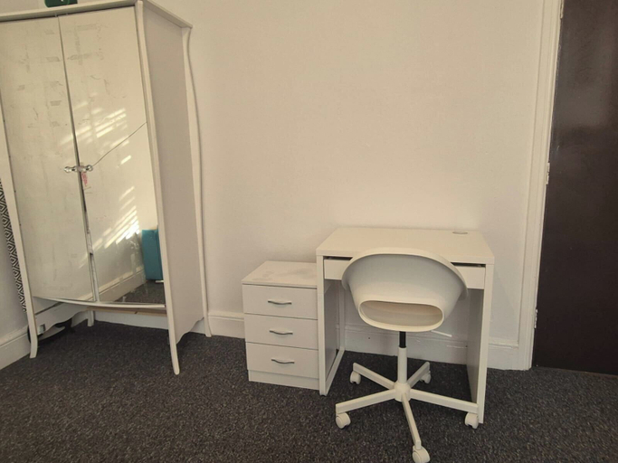 Bedroom 2, 1 Bed Apartment - Sleeps 4 - City Centre, Wolverhampton