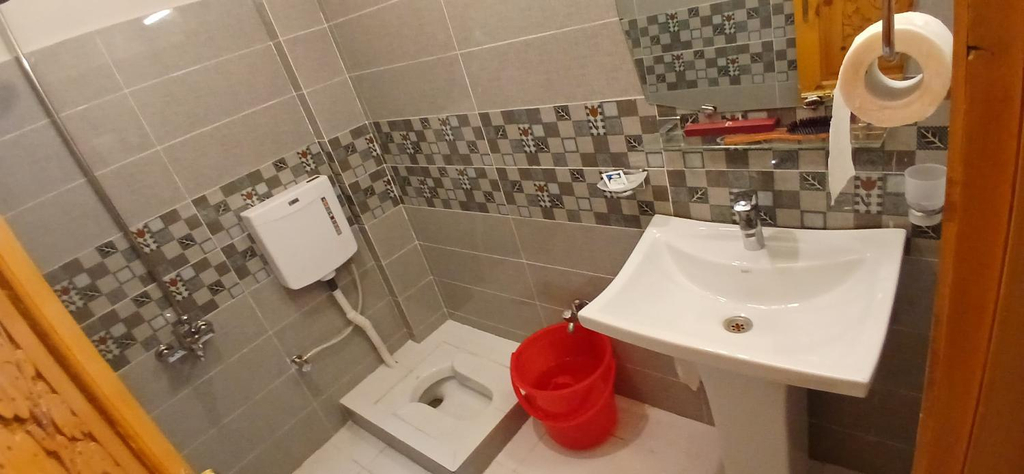 Bathroom 3, Dream Palace Hotel Rapaposhi Nagar, Northern Areas
