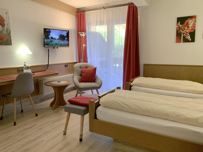 Bedroom, Landhotel Untere Kapfenhardter Muhle, Calw