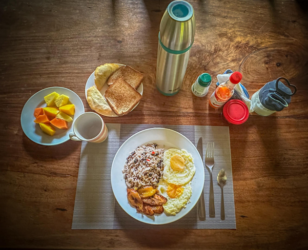 Food & Drinks 5, Ventanas en Corcovado, Golfito
