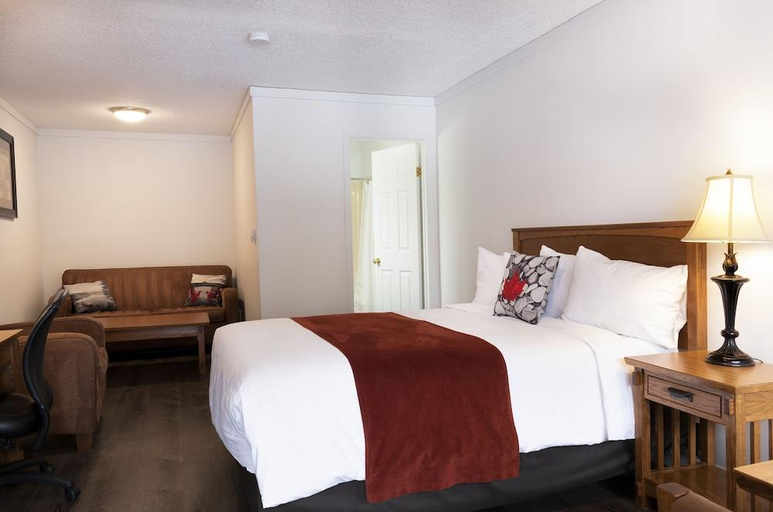 Bedroom 2, Schott's Lake Conference & Resort, Division No. 6