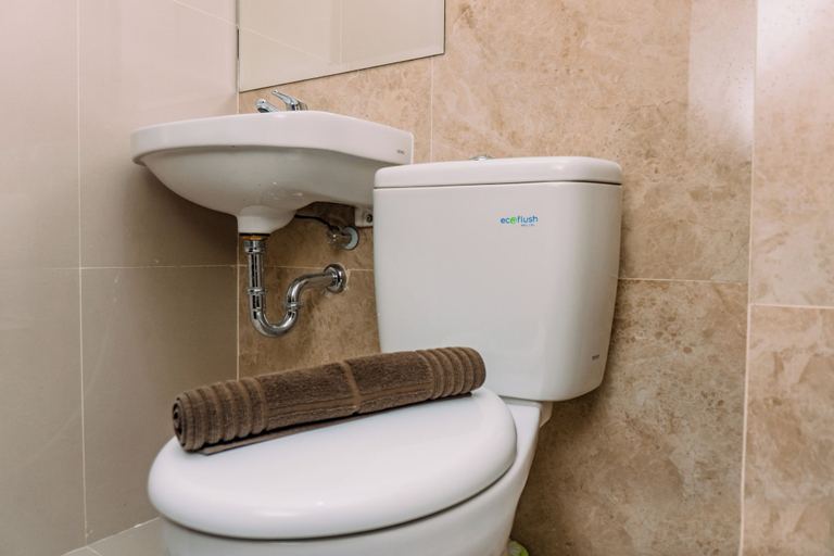 Bathroom 5, Comfort And High Floor Studio Room At Transpark Bintaro Apartment, South Tangerang
