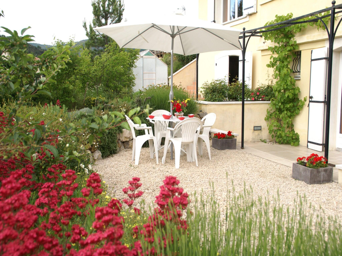 Food & Drinks 4, Modern Terrace Stay Montbrun, Drôme