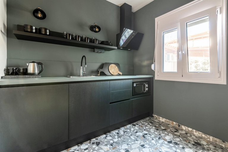 4, Andrews Luxury Suites Near The Airport, Crete