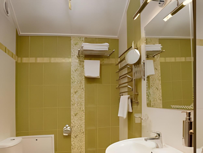 Bathroom 2, Oselya, Solomians'kyi